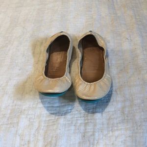 Tieks flats